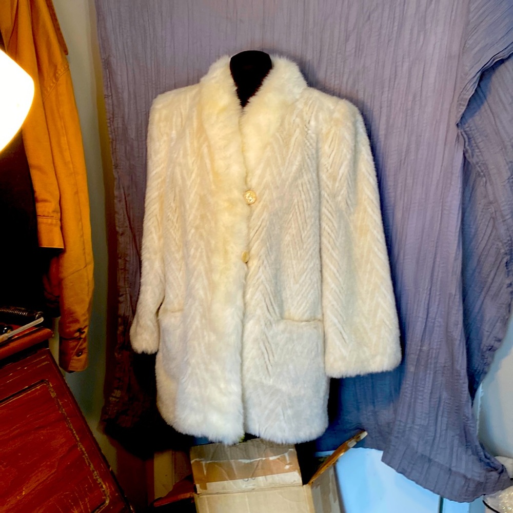Vintage Sportowne white fur coat